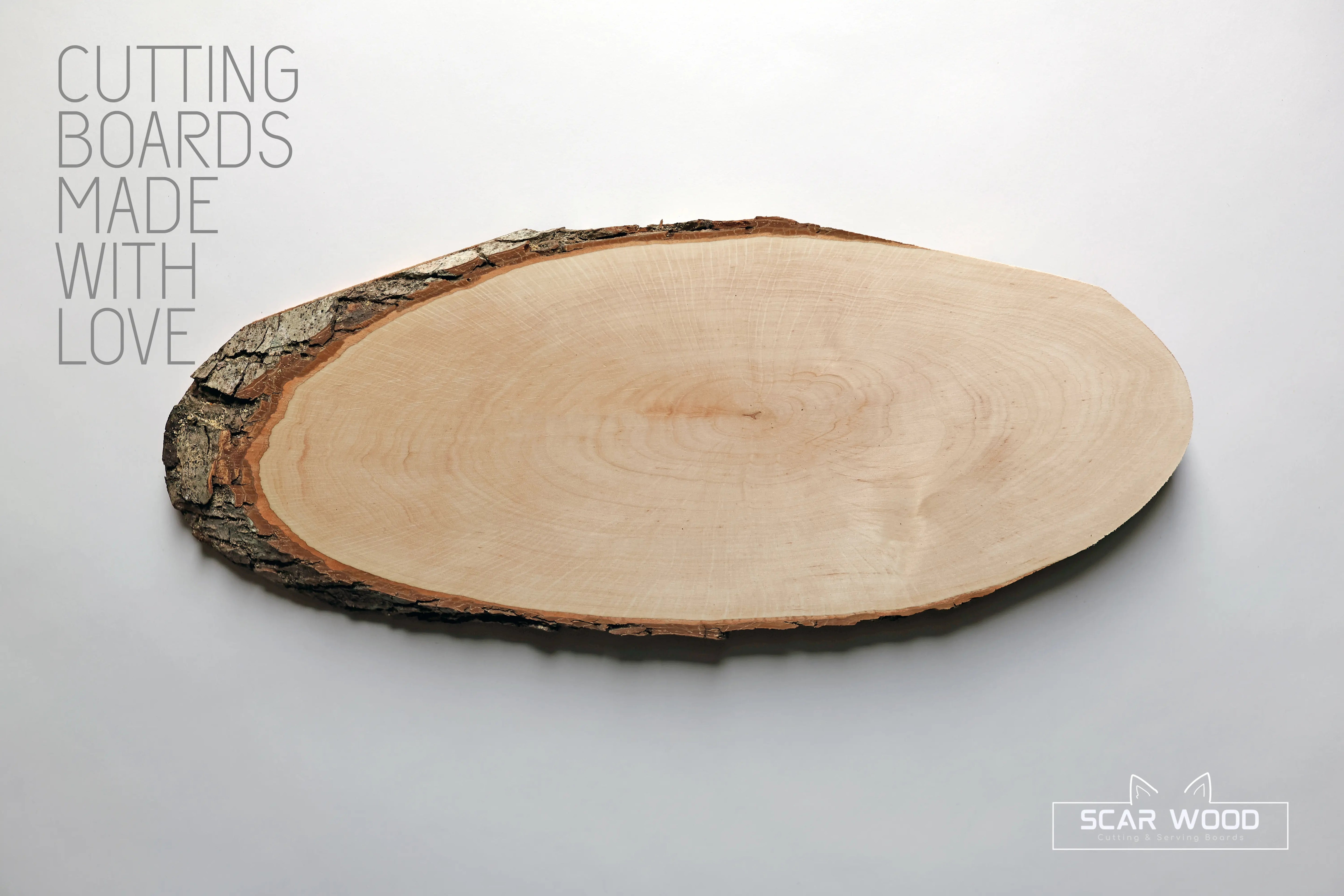 Kleines (24–26 cm) ovales Servierbrett aus Naturerle